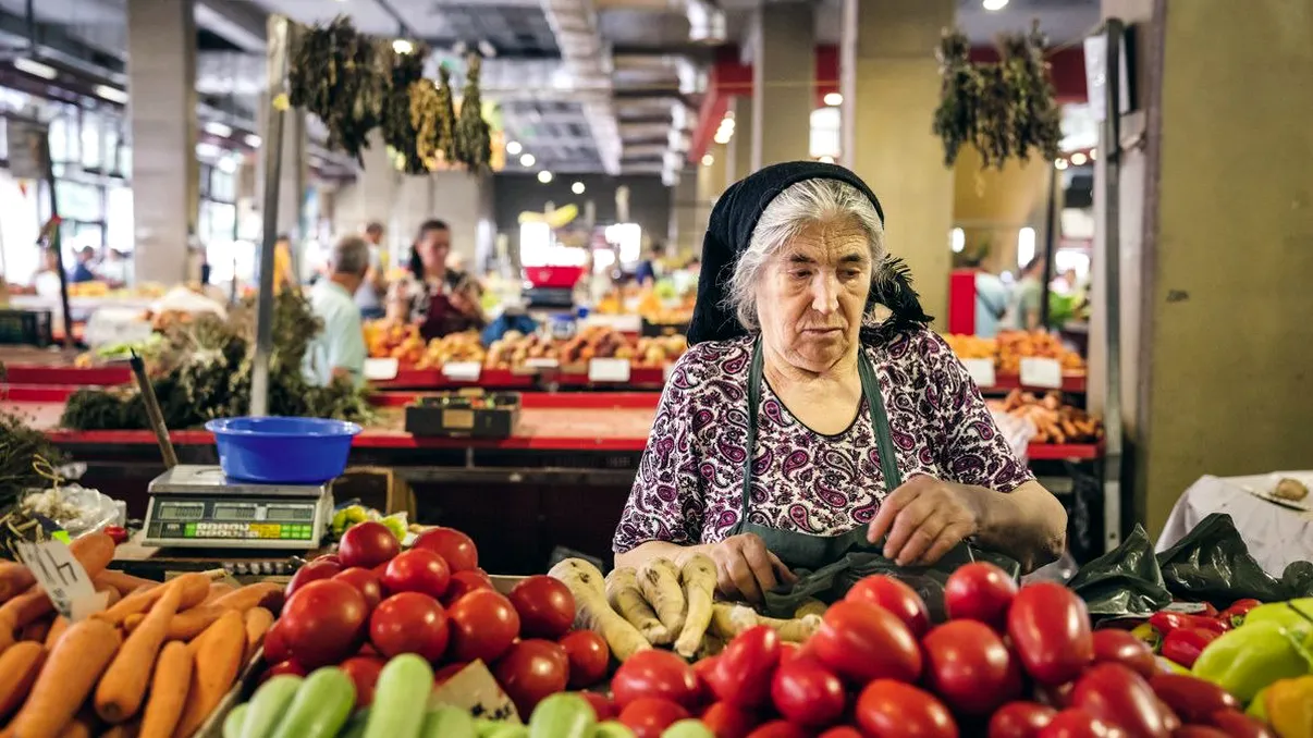 Noi reguli pentru țăranii care vând produse din gospodărie: obligați la analize medicale și controale sanitare, indiferent de locul de vânzare, inclusiv online