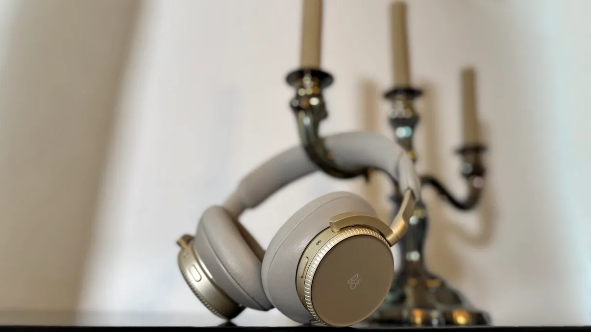 REVIEW Bang & Olufsen Beoplay H100 - căștile de lux ca accesoriu de fashion și portal magic către coloana sonoră perfectă a vieții tale