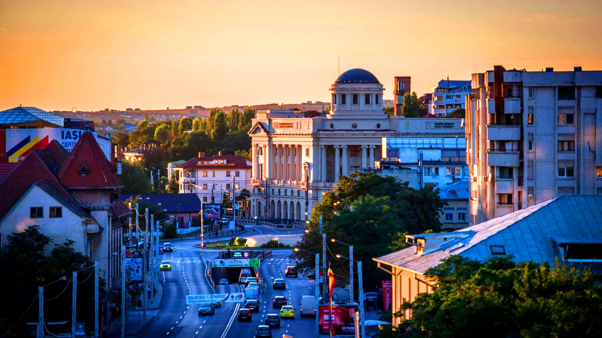 Orașul din România, construit pe șapte coline și având numeroase biserici istorice, la fel ca Roma, cu o istorie fabuloasă de peste 600 de ani, Iașul atrage turiști din întreaga lume