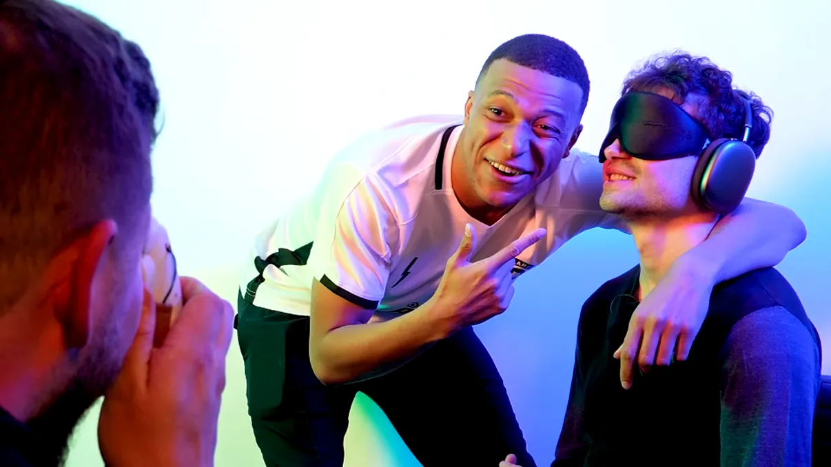 De la avioane la Kylian Mbappe: Cum un YouTuber a cucerit lumea online