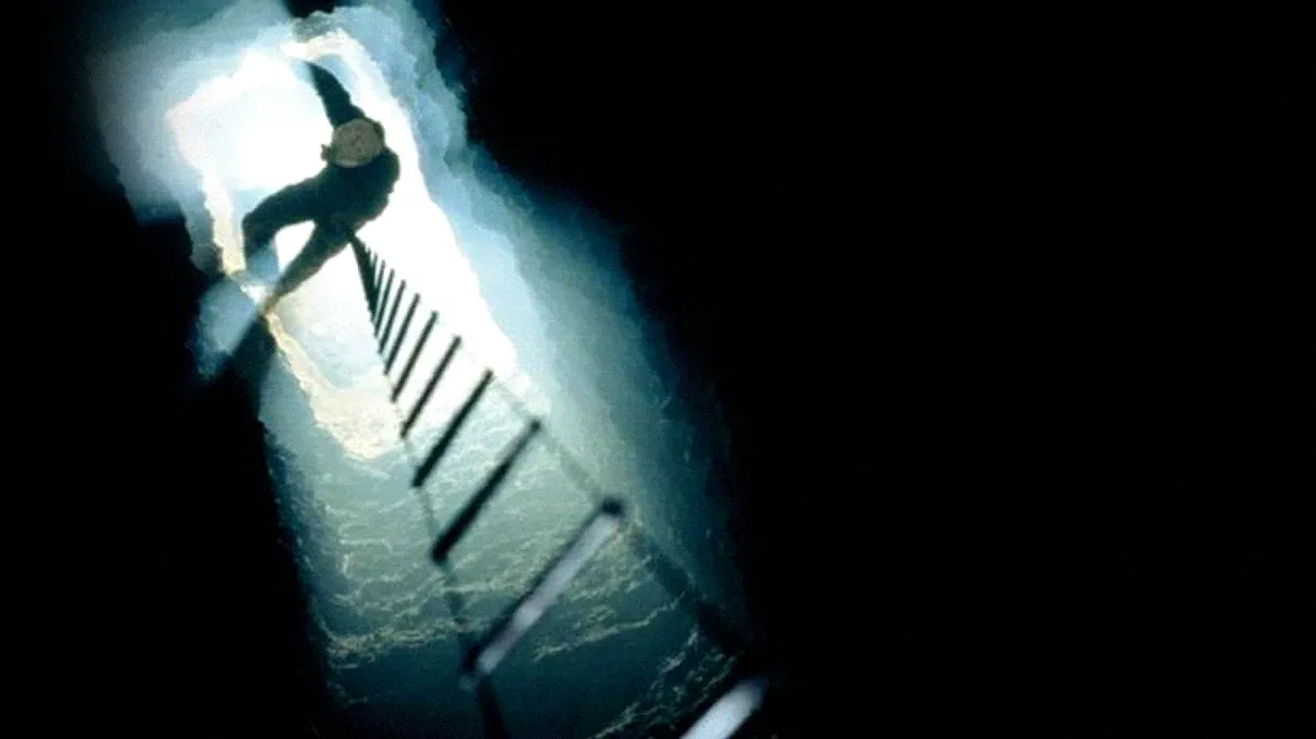 Locul unic din România care ar putea rezista unui atac nuclear: caverna studiată de NASA, sigilată cu beton pentru protecție