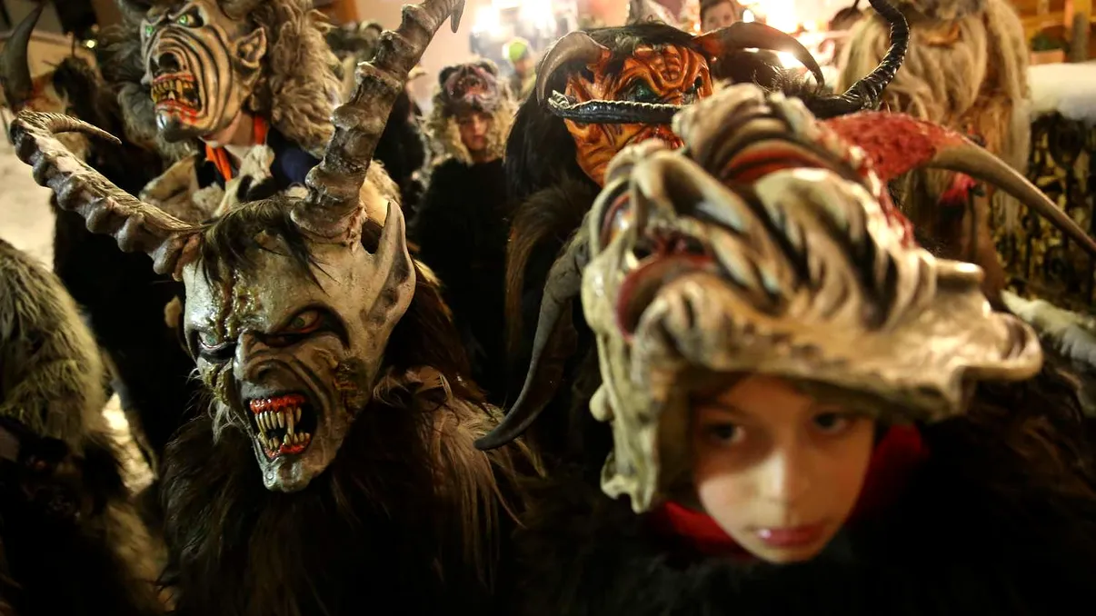 Festivalurile păgâne de iarnă care au făcut înconjurul lumii. Românii sunt și ei în topul fascinațiilor pre-creștine