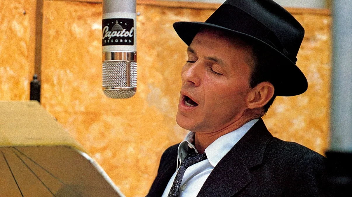 Frank Sinatra, “reînviat” cu inteligență artificială ca să joace într-o reclamă cu Snoop Dogg și Dr. Dre. Ce vrea să-ți vândă