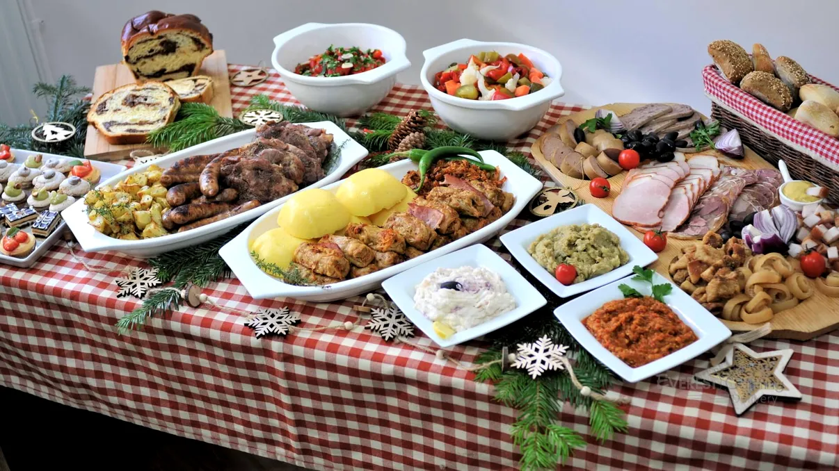 Crăciunul vine cu cele mai mari scumpiri pentru români. Prețuri mai mari la alimentele de pe masa de sărbători