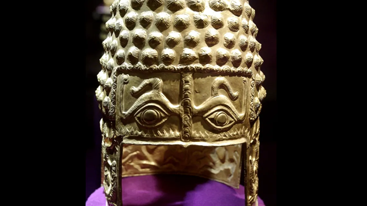 Doi dintre suspecții arestați în cazul jafului tezaurului dacic ar forma un cuplu. Ce spun vecinii: ”Nu deranjau, ne salutam!”