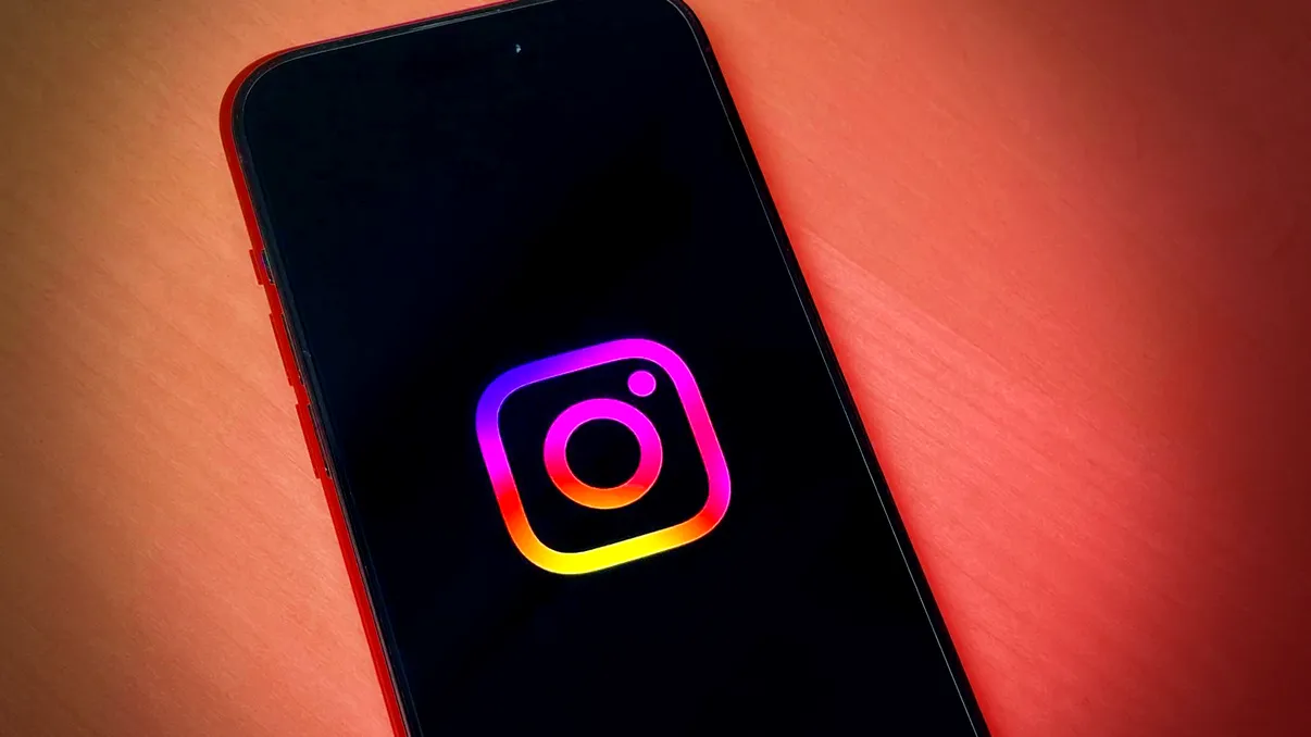 Instagram Reels lansează funcții noi, „din întâmplare”, exact când TikTok e pe cale să fie interzis în SUA