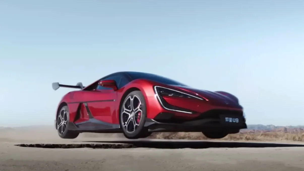 Mașina sport perfectă pentru gropile din România: sare peste ele și îți fură privirea. Cât costă rivala Tesla de la BYD