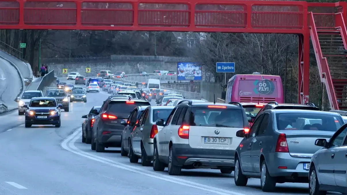 Rovinieta de munte, o posibilă soluție pentru haosul de pe Valea Prahovei. Cât costă noua taxă auto, cine trebuie să o achite și de când intră în vigoare