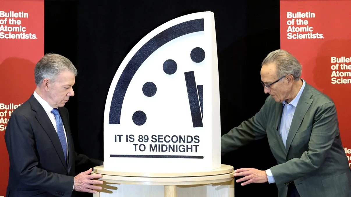 Doomsday Clock 2025 sau Ceasul Apocalipsei: De ce suntem mai aproape ca niciodată de „miezul nopții”