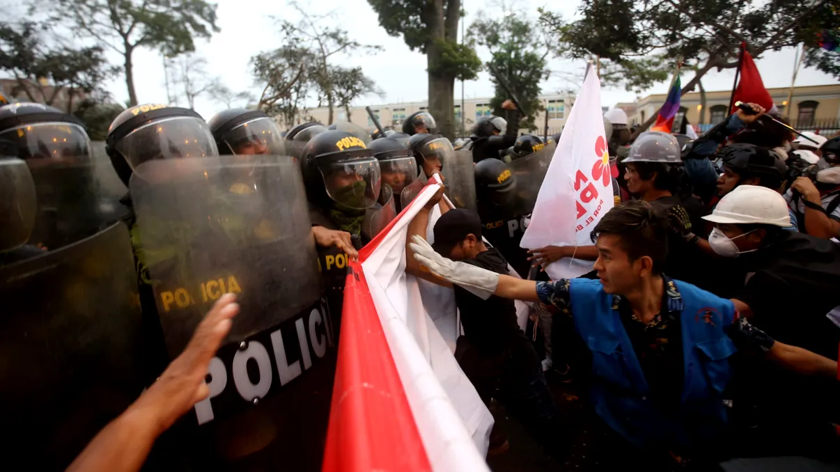 Criză europeană: extremismul și recesiunea prevestesc un 2025 dificil