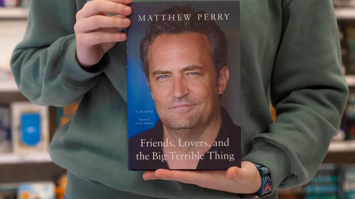 Cele mai ascultate povești de viață în 2024: Autobiografia mult-iubitului Matthew Perry sau Chandler, din Friends, în top pe Audiotribe