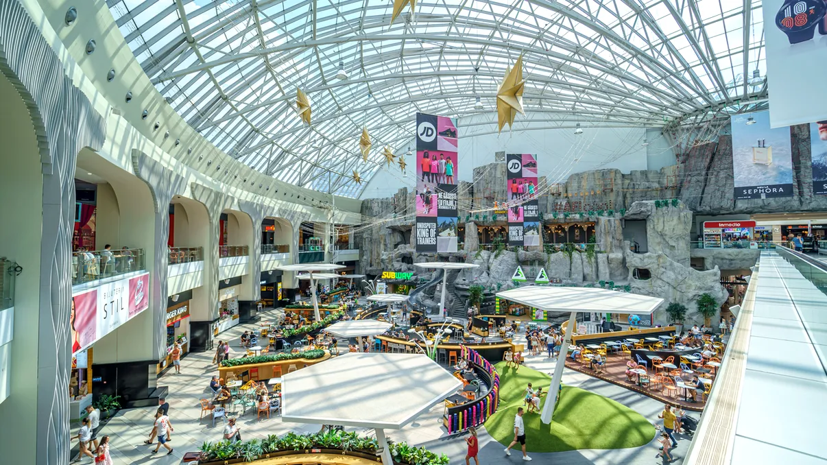 Asaltul ANPC a închis restaurantele din cel mai mare mall din București. Cristian Popescu Piedone: „Cetățenii au fost evacuați”