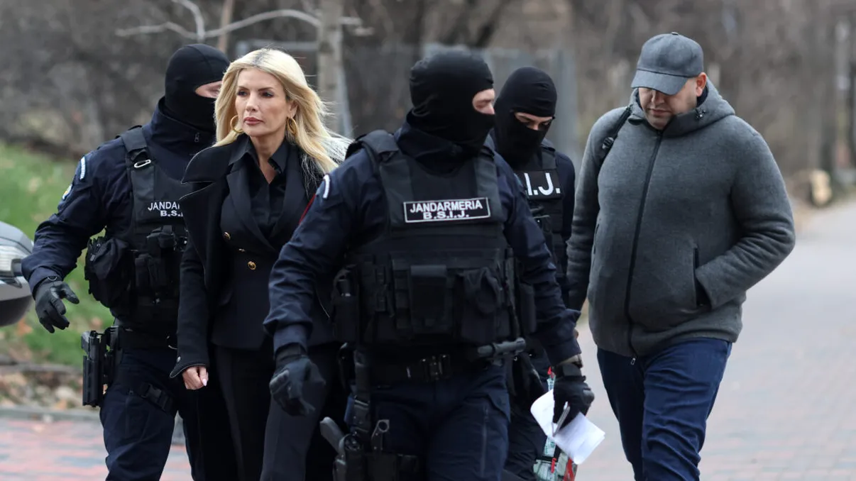 Ce făceau Laura Vicol și Vladimir Ciorbă când au fost arestaţi pentru 30 de zile. Gestul dintre cei doi, dezvăluit de poliţişti