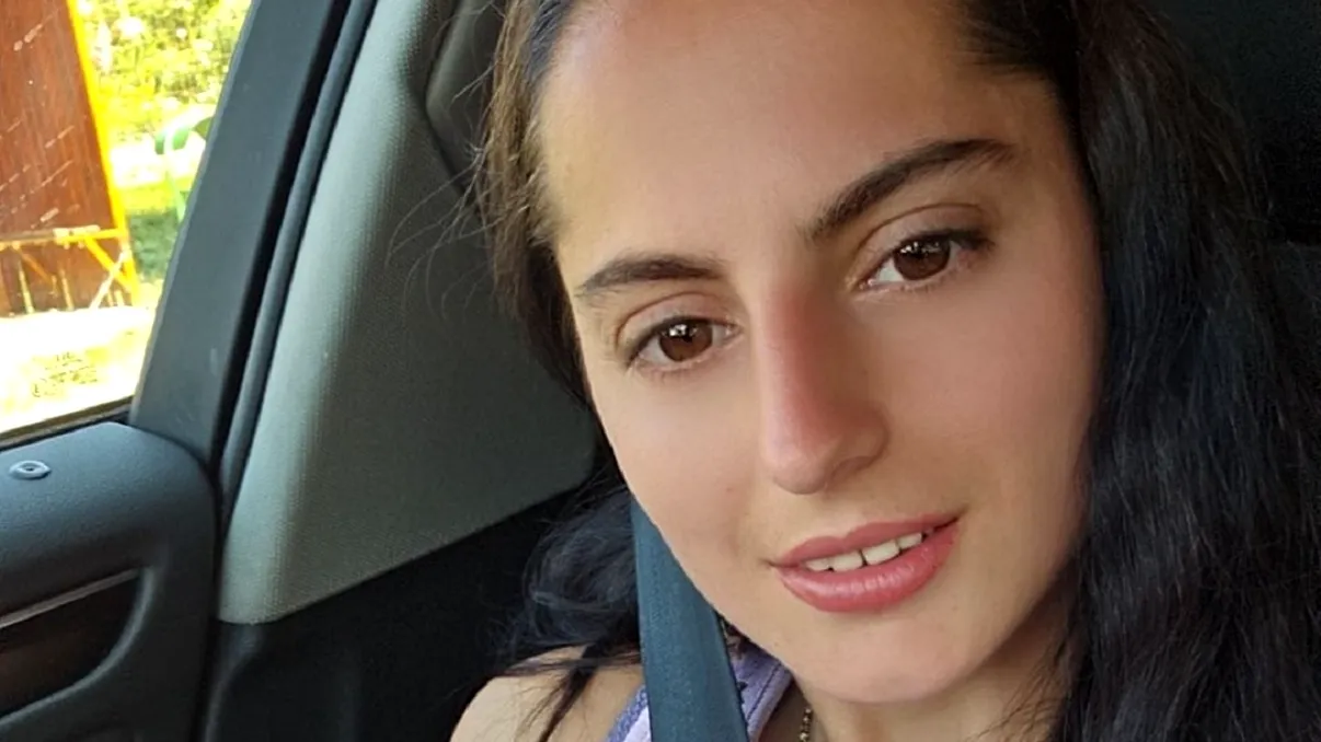 Cine este tânăra de 23 de ani care a murit alături de tatăl ei după ce a plonjat cu mașina în Olt. Mesajul sfâșietor postat de Mihaela cu o zi înainte de tragedie