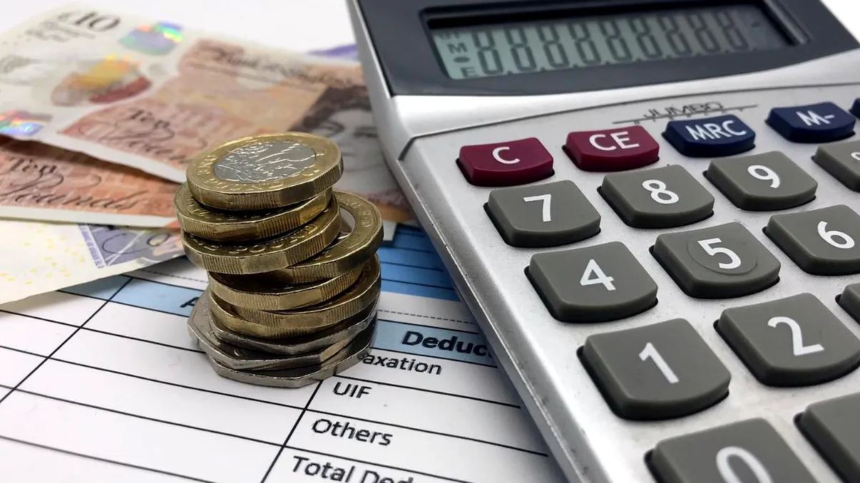 Cine trebuie să plătească taxa pe locuinţă? Este obligatorie, românii pot fi aspru sancţionaţi dacă nu ţin cont de legea din Marea Britanie