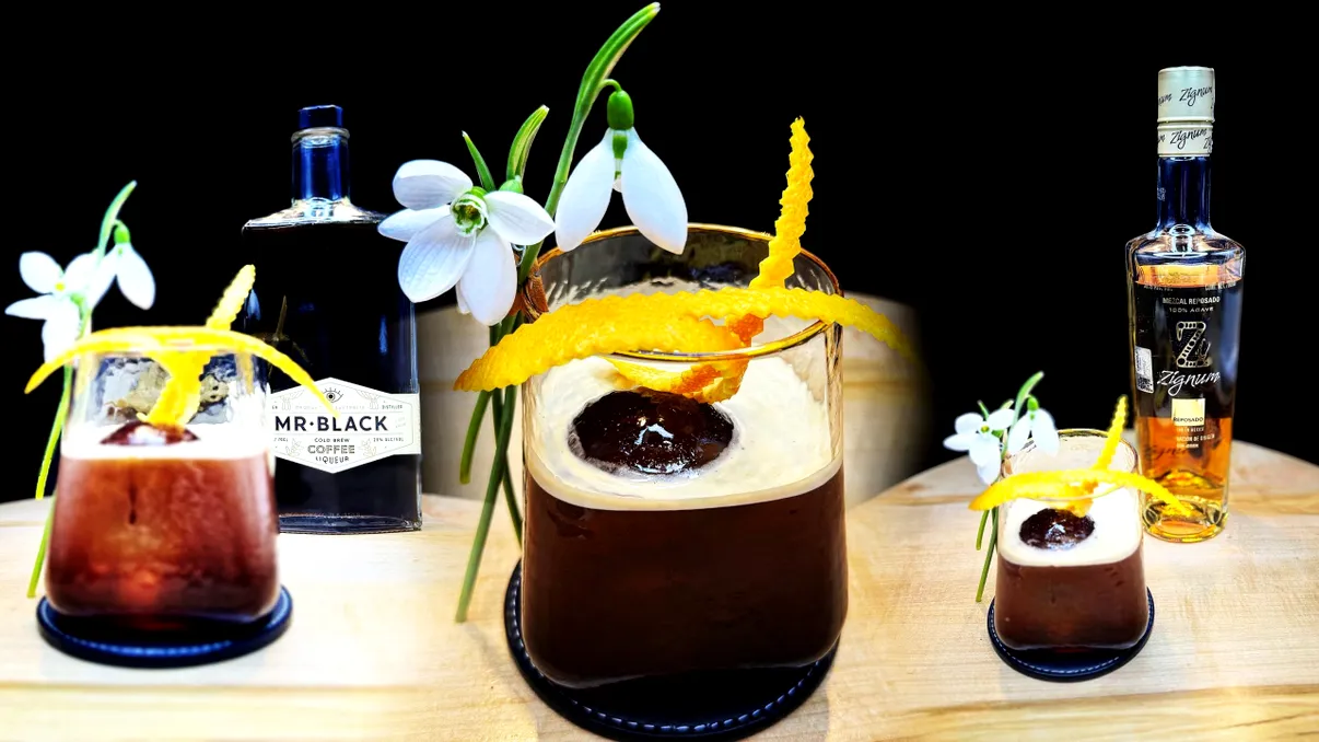 Cum faci un cocktail original cu cafea, Mezcal Zignum și, probabil, cel mai îndrăgit lichior cold brew, Mr Black
