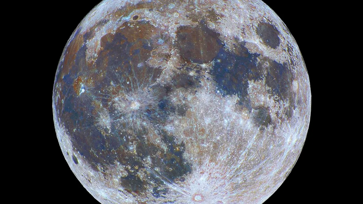 Luna ruginește, iar cercetătorii de la NASA și din întreaga lume nu își pot explica acest fenomen, în condițiile în care nu există oxigen și apă propice fenomenului