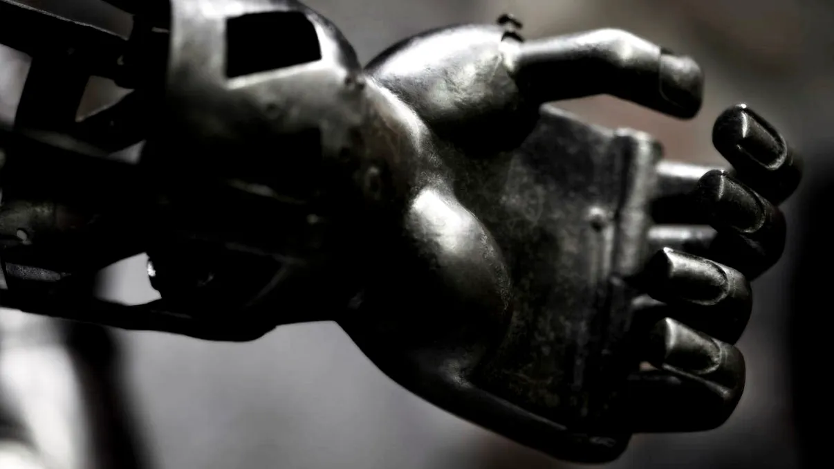 Chirurgia modernă a început cu o mână de fier și a continuat cu primele proteze tehnologice complexe