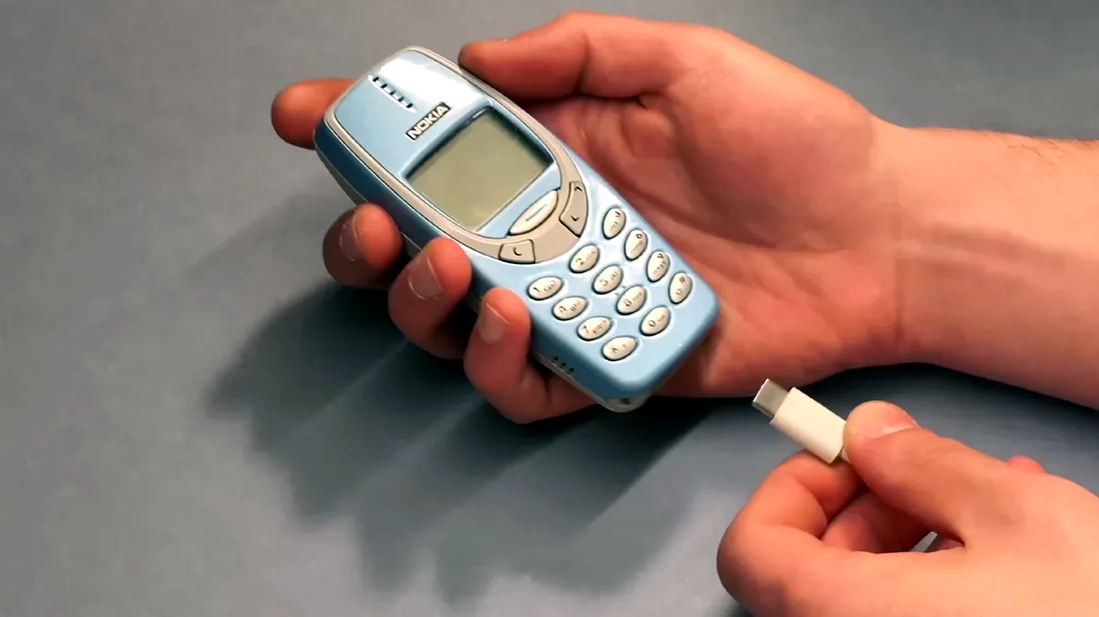 Nokia 3310 revine: clasicul telefon „indestructibil” primește un port USB-C și funcționează perfect