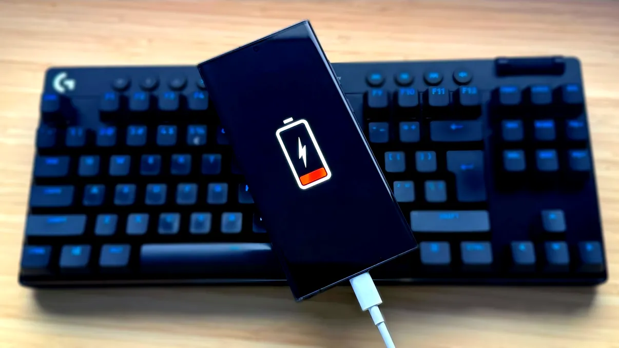 Faci aceste greșeli zilnic pe telefonul tău mobil, iar asta îți descarcă și distruge bateria. Cum să le eviți