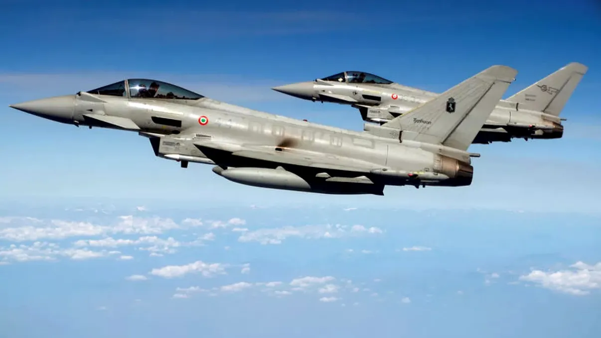 Semnul că NATO se teme de un război cu Rusia. Ce vrea să construiască în Europa de Est? Vor fi utile pentru avioanele de luptă