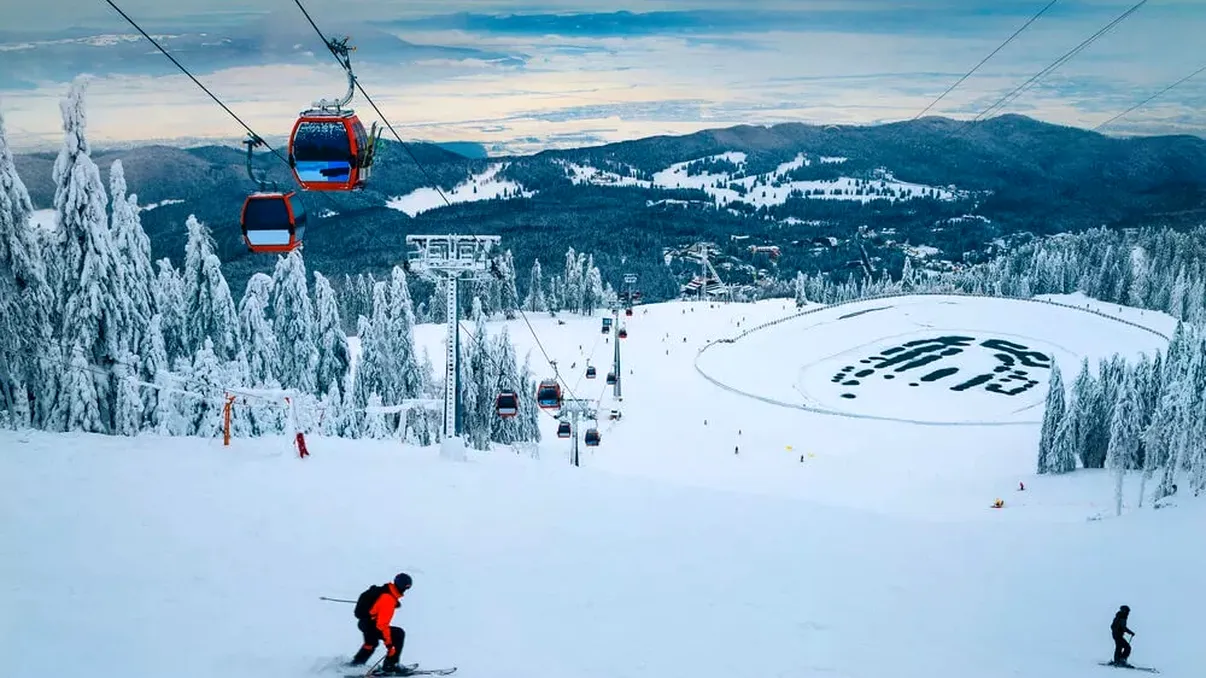 Stratul de zăpadă pe pârtiile din România luni, 17 februarie 2025. Unde a nins cel mai mult? Distracţia este garantată la munte