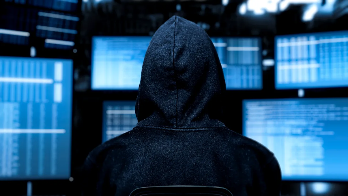 Internetul românesc, sub asediu: rețea de site-uri clonate răspândește știri false