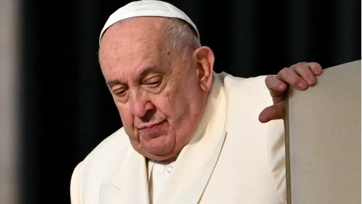 Papa Francisc este în stare critică. Anunţul venit de la Vatican întristează catolicii din lumea întreagă