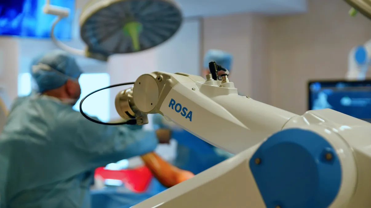 MedLife își consolidează poziția pe segmentul de chirurgie robotică prin introducerea robotului Rosa