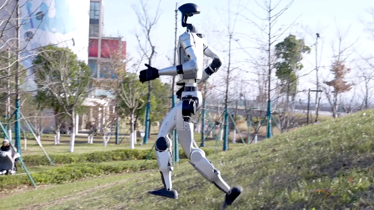 VIDEO Vezi cum aleargă roboții umanoizi în 2025, ca să înțelegi mai bine viitorul Terminator în viața reală. Cât de abil este Unitree G1 Bionic