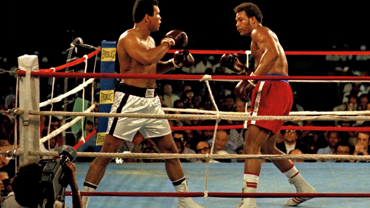 A murit marele boxer care a făcut istorie în lupta cu Muhamad Ali în celebrul meci în „Rumble in the Jungle”
