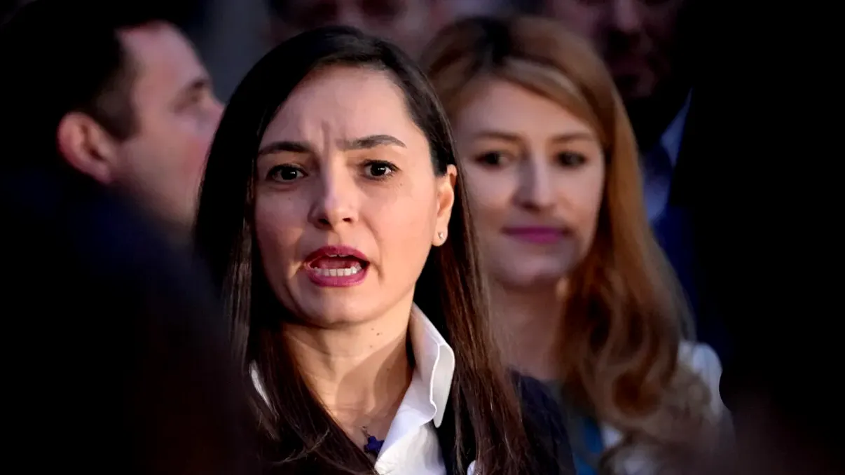 Anamaria Gavrilă, amendată de polițiști, după ce a reclamat că este agresată, la Parlament. Ce au constatat oamenii legii și de ce au decis să o sancționeze pe loc