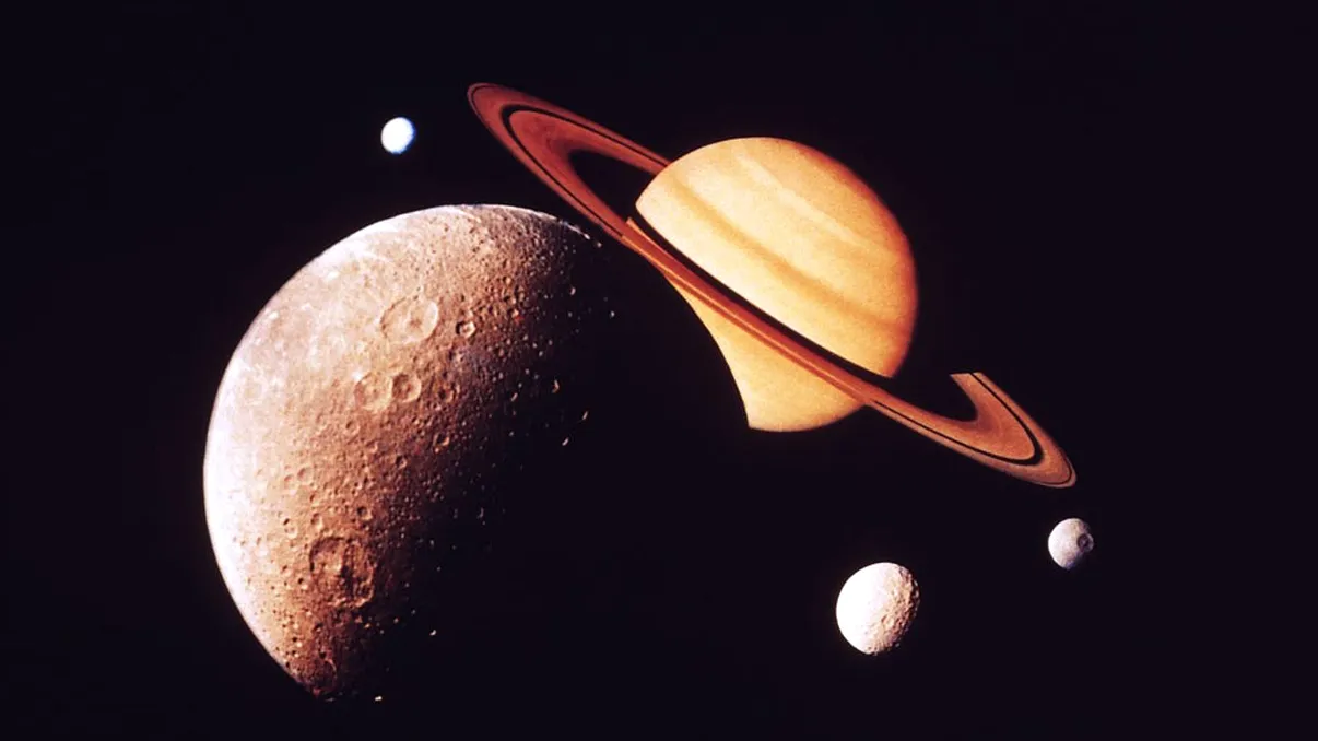 Au fost descoperite 128 de luni noi ale lui Saturn