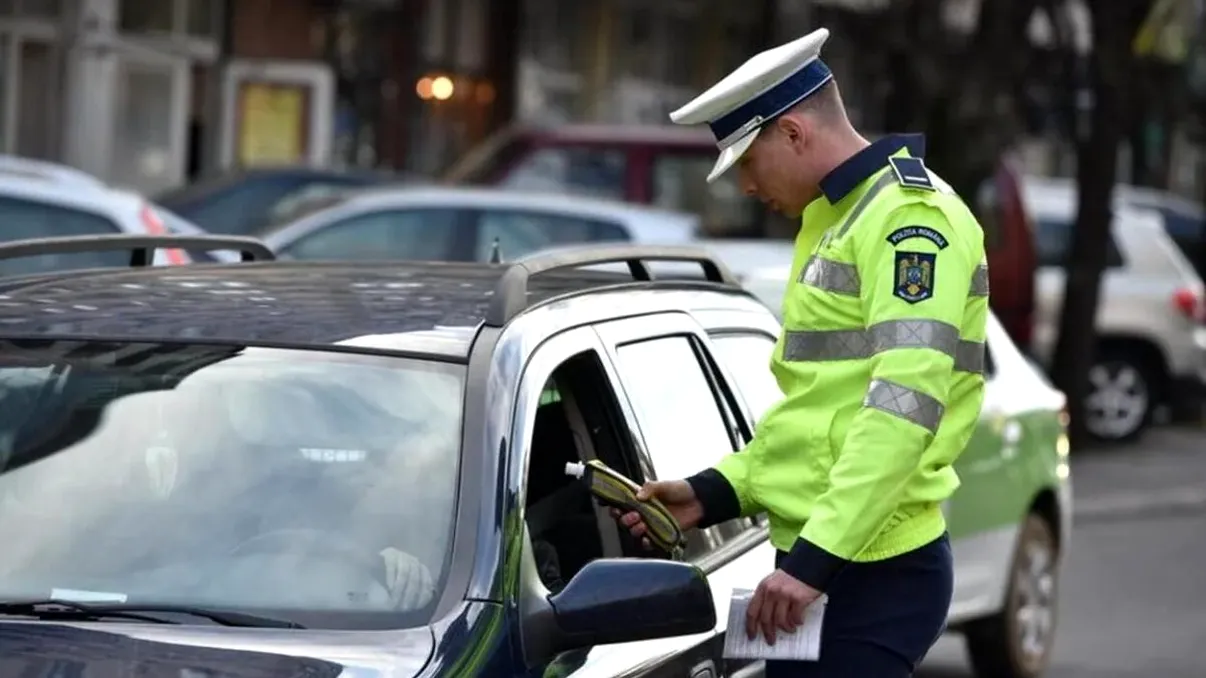 Ce obligaţii ai când te opresc poliţiştii de la Rutieră? Actele pe care trebuie să le arăţi