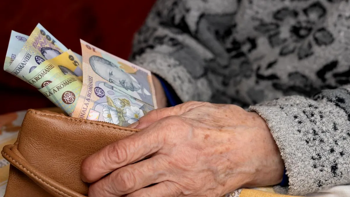 Ce pensie are un român care nu a muncit nici măcar o zi. Suma pe care o primește lunar de la stat