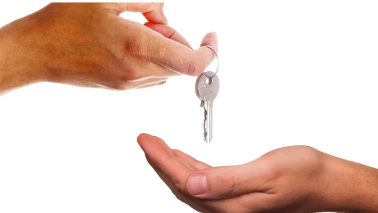 Are proprietarul voie să intre în locuință fără acordul chiriașului? Dreptul pe care îl pierde în momentul în care primește bani pe chirie