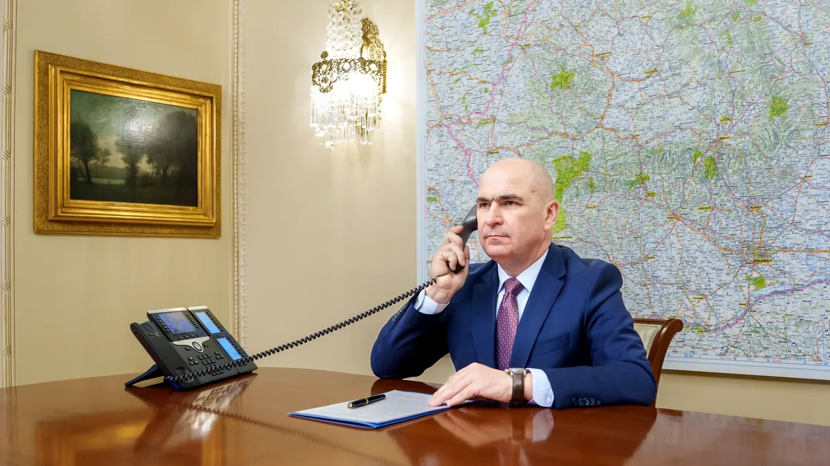 Cum arată biroul preşedintelui Ilie Bolojan, locul în care se iau cele mai importante decizii. Obiectele rar văzute