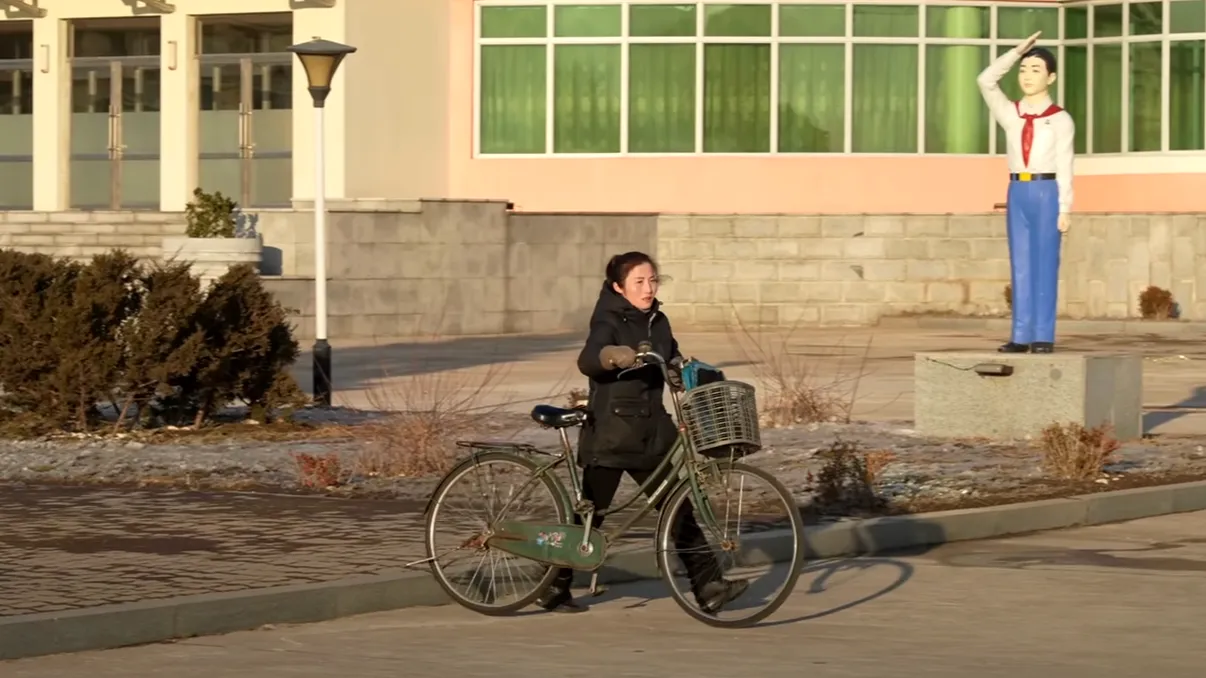 Doi români au ajuns în Coreea de Nord, iar ceea ce au trăit în țara dictatorului Kim Jong Un i-a lăsat fără cuvinte: 