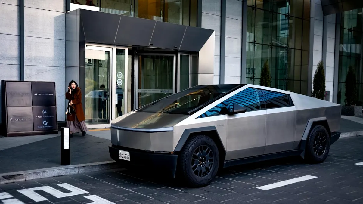 Elon Musk, forțat să oprească livrările Tesla Cybertruck după ce tabla de pe „indestructibila” mașină a început să cadă