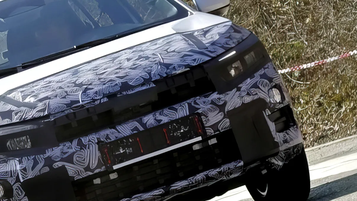 FOTO: Noua Dacia Sandero, surprinsă în imagini spion pe străzi. Detaliul observat care îi duce pe toți cu gândul tot mai mult spre Duster și Bigster