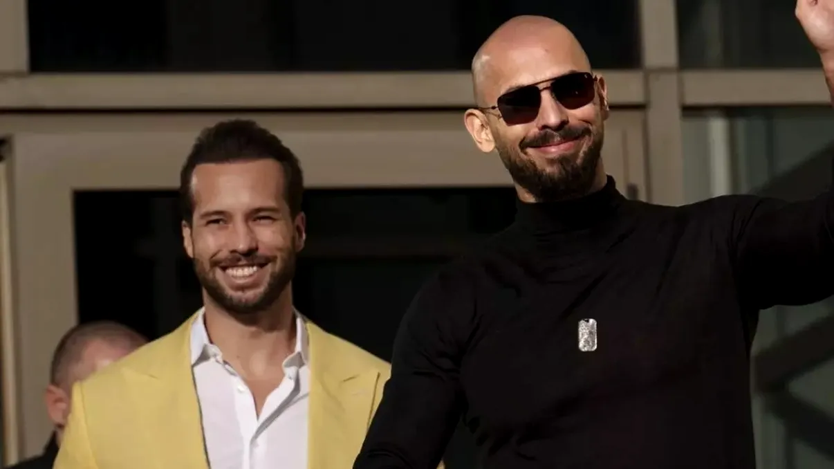 Frații Tate revin în România. Ce a transmis Andrew la plecarea din Florida: „Bărbații nevinovați nu fug”