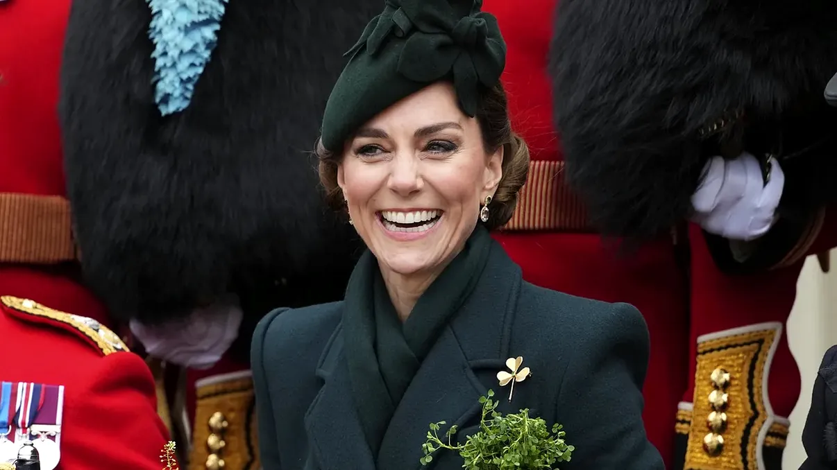 Gestul atipic făcut de Kate Middleton la cea mai recentă apariție. Momentul a stârnit un val de reacții FOTO