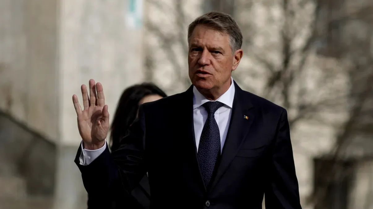 Klaus Iohannis, surprins în public după demisia de la Cotroceni. Cum a reacționat fostul președinte când a văzut că este filmat