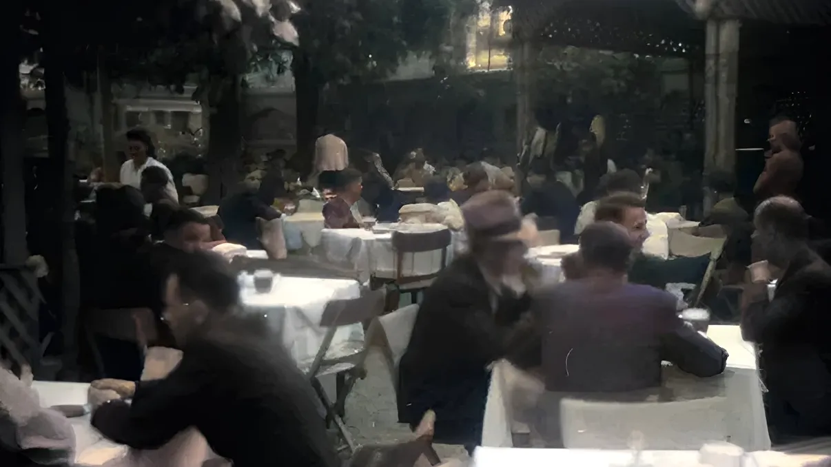 Restaurantul Cireșica din București, locul boem al petrecăreților interbelici. Mergeai ”să mănânci pește batoc și să-ți cânte Zavaidoc” și cereai ”amandine proaspete” pentru ”fetițele dulci”
