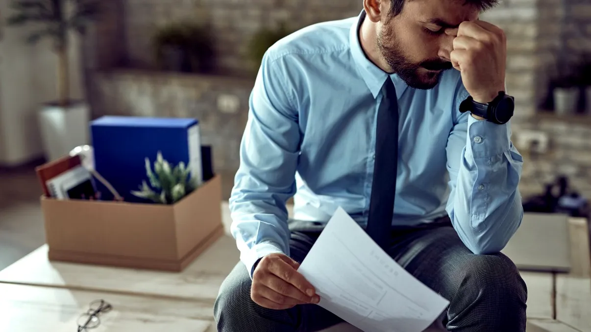 Sindicatele cer încetarea abuzurilor la nivelul angajaților din sectorul bugetar. Cum sunt umiliți funcționarii publici prin teste anuale și transformați în masă de manevră pentru interesele politice