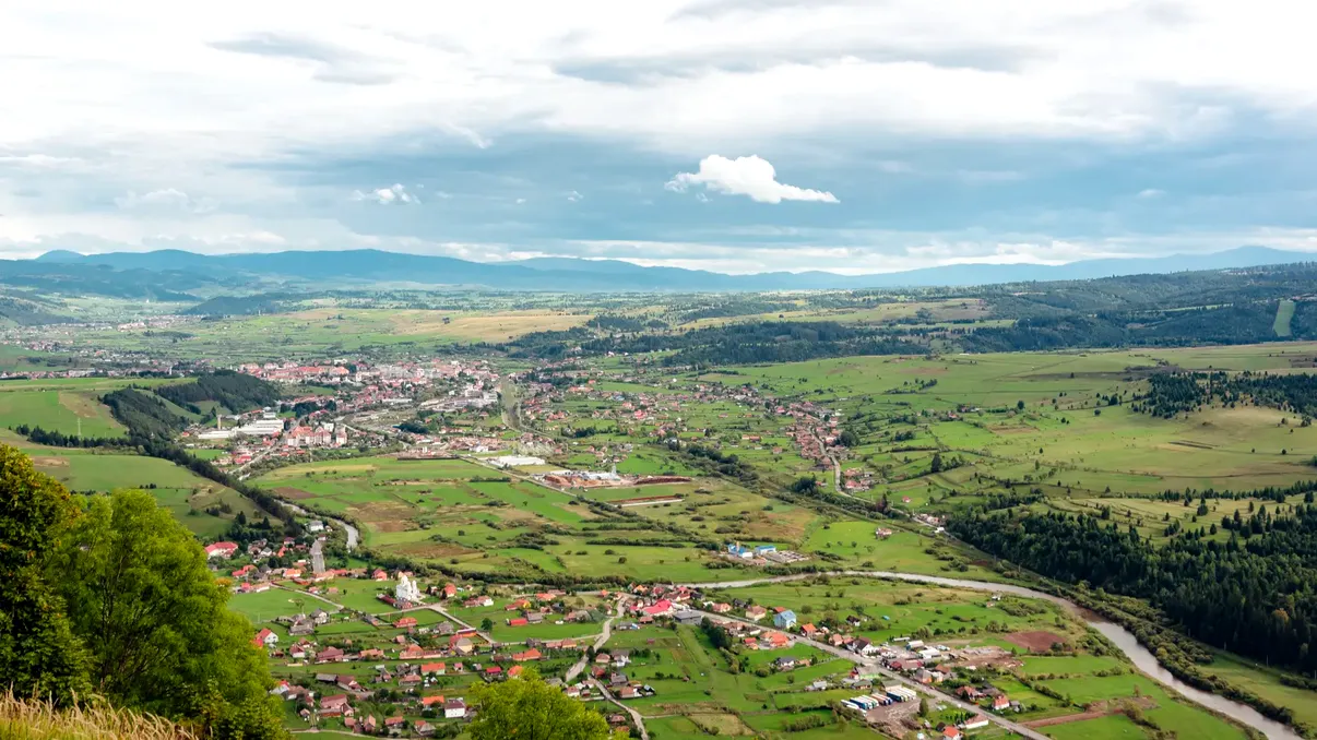 Staţiunea din România care abia acum este descoperită. Are pârtie de bob, băi termale şi spa, perfecte pentru relaxare în orice sezon