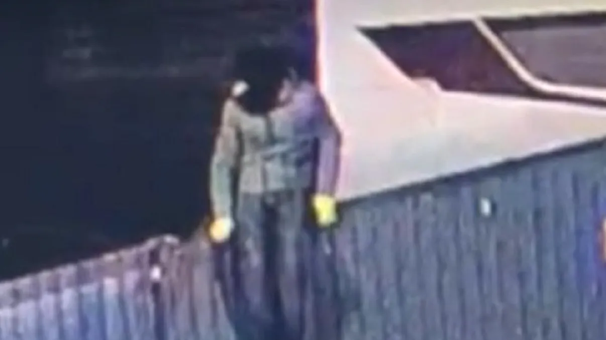 Un hoț cu aptitudini de acrobat face prăpăd în Popești Leordeni. A spart 13 locuințe într-o singură noapte