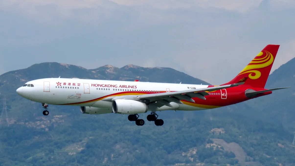 Un incendiu a izbucnit în cabina unui avion Hong Kong Airlines cu 168 de pasageri. Ce s-a întâmplat după ce traseul aeronavei a fost deviat