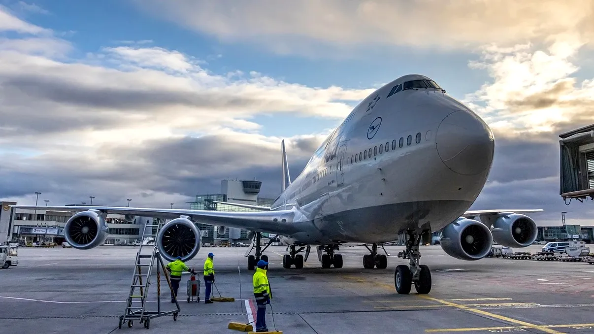 Un pilot a întors avionul după două ore de zbor pentru că și-a amintit că uitat acasă pașaportul
