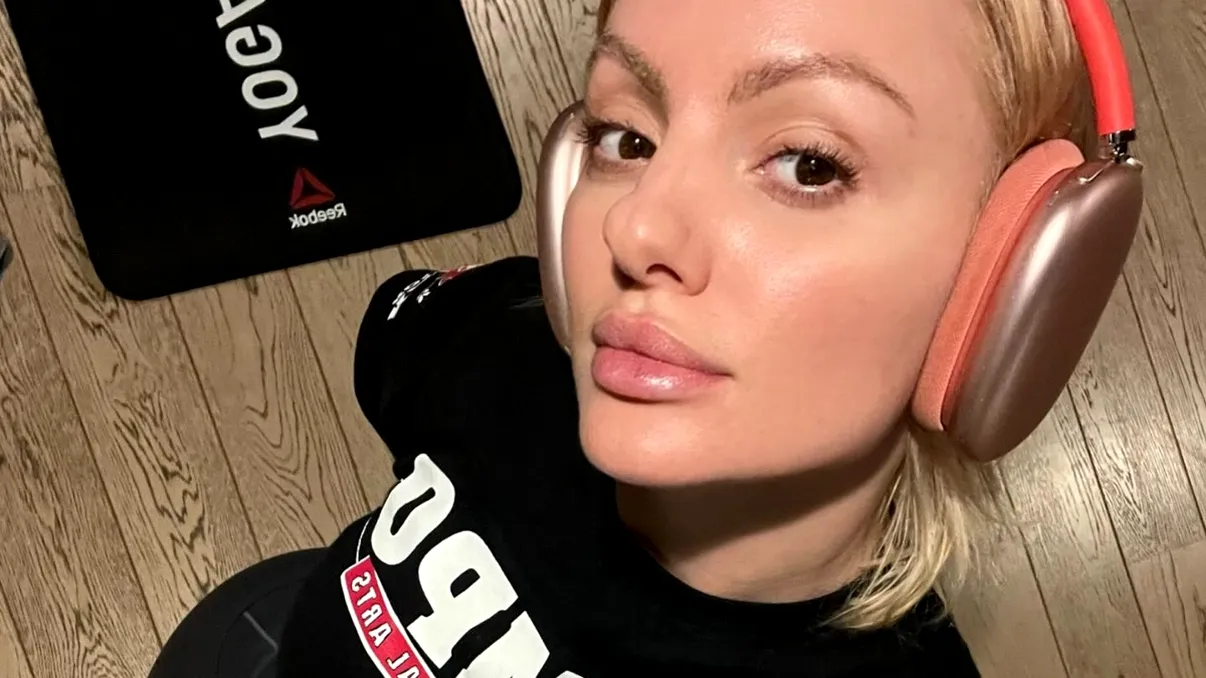 Postarea de pe TikTok i-a dat mari bătăi de cap Alexandrei Stan. Ce răspunde artista, după ce s-a scris că ar fi însărcinată: ”Mă sună multă lume!” EXCLUSIV